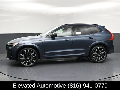 Used 2024 Volvo XC60 T8 Ultimate w/ Protection Package Premier AWD/4WD image 2