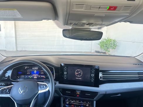 Used 2025 Volkswagen Jetta SE image 33