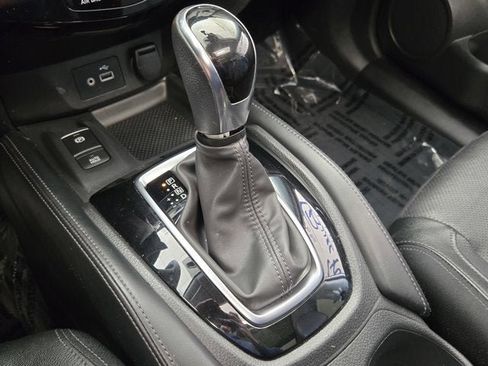 Used 2019 Nissan Rogue SL w/ Premium Package image 28