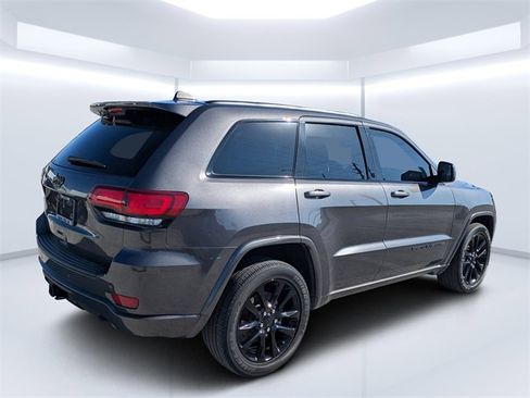 Used 2021 Jeep Grand Cherokee Laredo X image 3