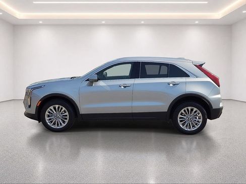 Used 2025 Cadillac XT4 Premium Luxury FWD image 3