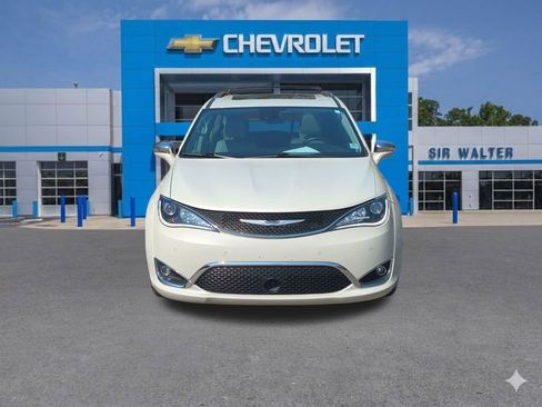 Used 2019 Chrysler Pacifica Limited w/ Tire & Wheel Group image 9