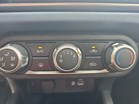 Used 2025 Nissan Versa SV FWD image 19