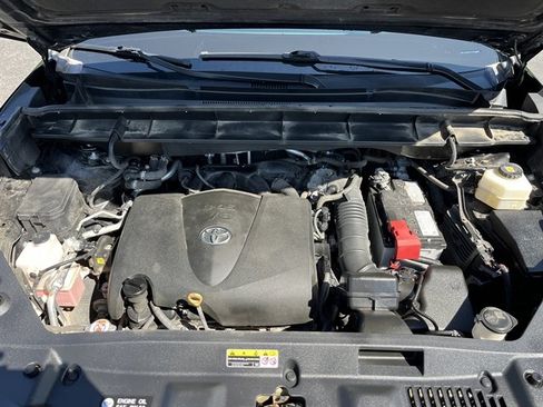 Used 2020 Toyota Highlander XLE AWD/4WD image 13