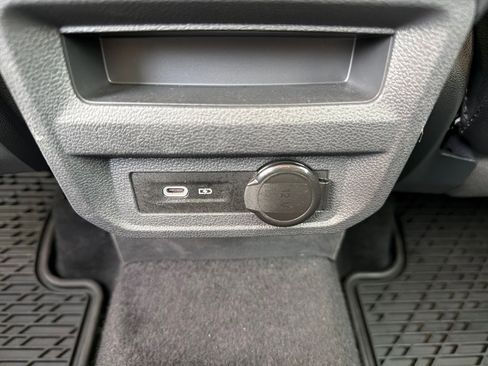 Used 2021 Volkswagen Tiguan SE image 23