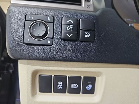 Used 2023 Lexus GX 460 Premium w/ Premium Package AWD/4WD image 28