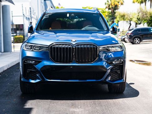Used 2022 BMW X7 xDrive40i w/ M Sport Package AWD/4WD image 2