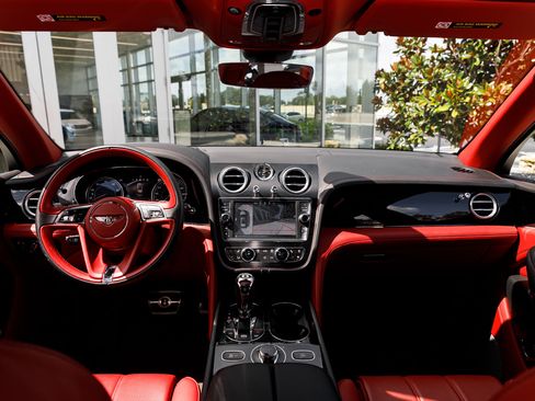 Certified 2020 Bentley Bentayga image 4