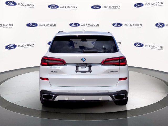 Used 2019 BMW X5 xDrive50i w/ M Sport Package AWD/4WD image 4