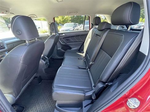 Used 2022 Volkswagen Tiguan SE image 9