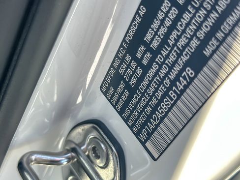 Certified 2025 Porsche Macan image 28