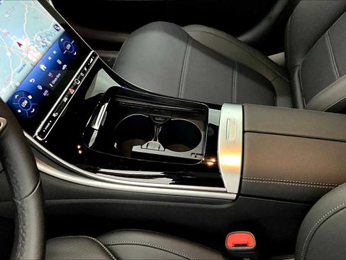 Used 2025 Mercedes-Benz C 300 Sedan image 7