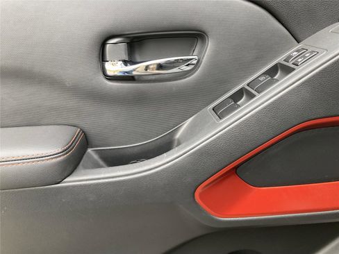 Used 2023 Nissan Frontier Pro-X w/ Pro Convenience Package image 28