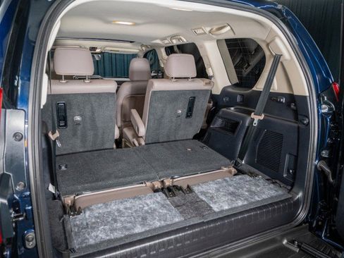 Used 2021 Lexus GX 460 Premium w/ Accessory Package image 8