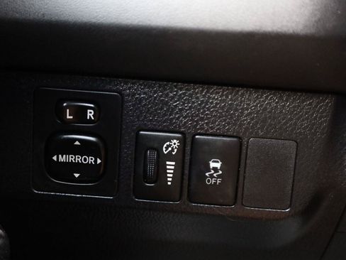 Used 2015 Toyota RAV4 LE FWD image 32