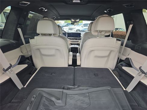 Certified 2024 BMW X7 M60i w/ Executive Package AWD/4WD image 8