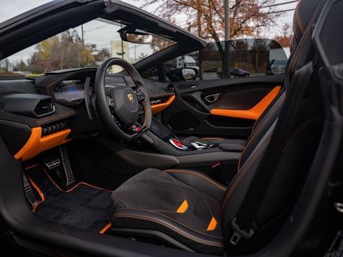 Used 2022 Lamborghini Huracan EVO image 31