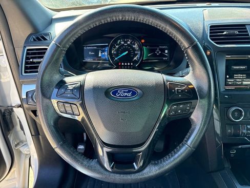 Used 2016 Ford Explorer XLT w/ Equipment Group 202A image 17