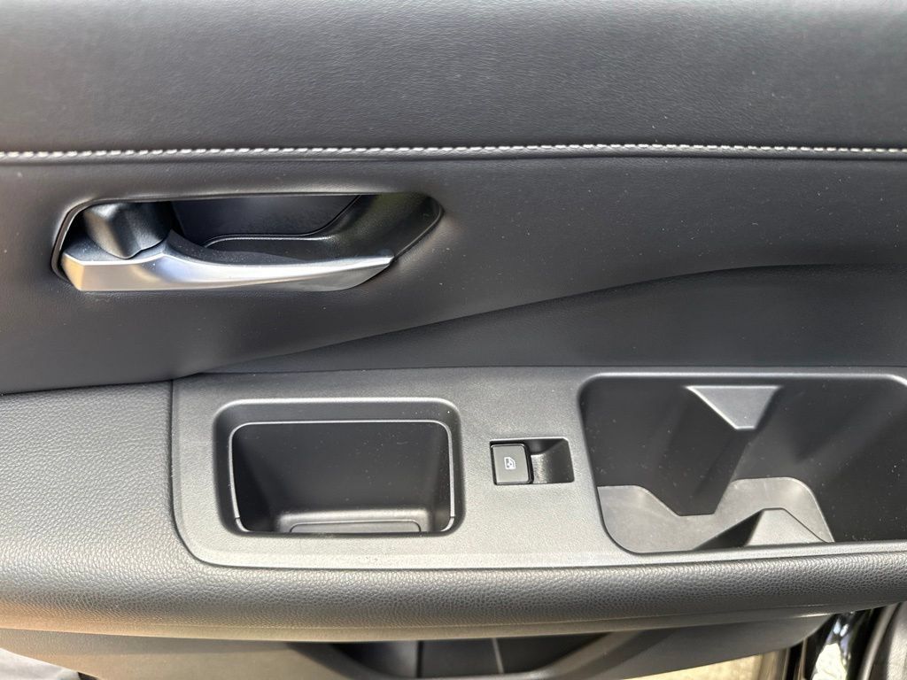 Used 2023 Nissan Pathfinder SL AWD/4WD image 33