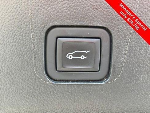 Used 2024 Chevrolet Traverse LT FWD image 11
