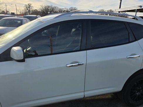 Used 2010 Nissan Rogue SL w/ Leather Pkg image 2