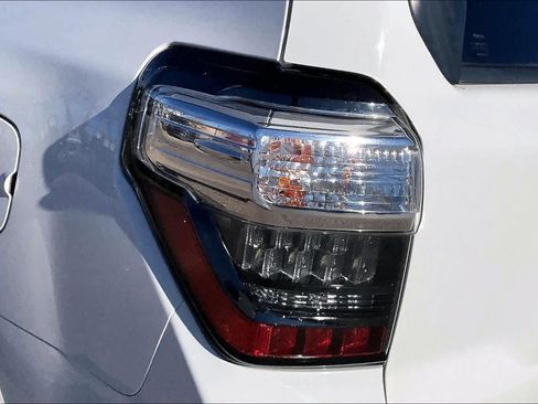 Used 2019 Toyota 4Runner SR5 Premium image 28