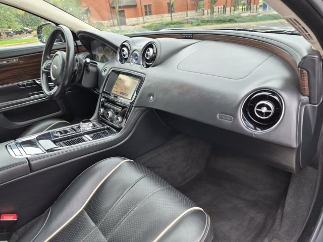 Used 2012 Jaguar XJ L RWD image 24