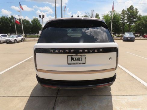 Used 2024 Land Rover Range Rover SV AWD/4WD image 12
