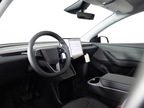 Used 2026 Tesla Model Y AWD image 13