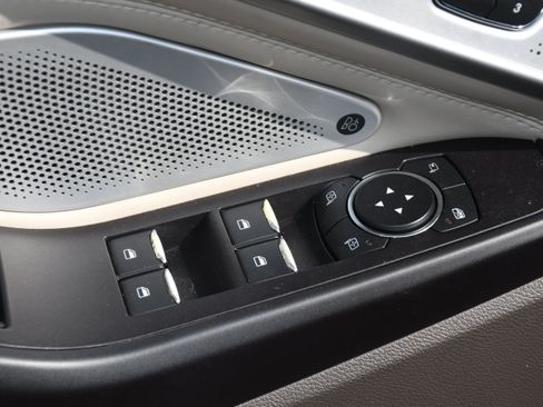 Used 2020 Ford Explorer Platinum w/ Premium Technology Package image 11