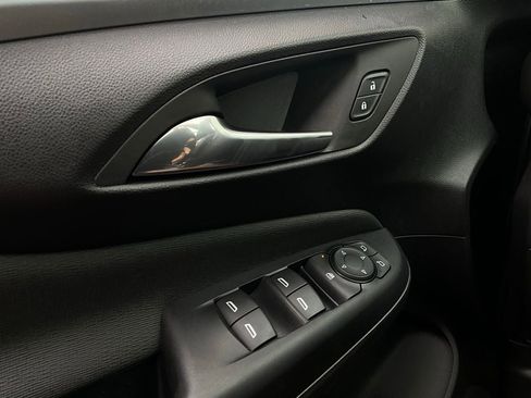 Used 2025 Buick Envista Preferred image 19