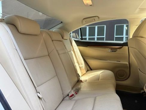 Used 2013 Lexus ES 300h w/ Luxury Pkg FWD image 41