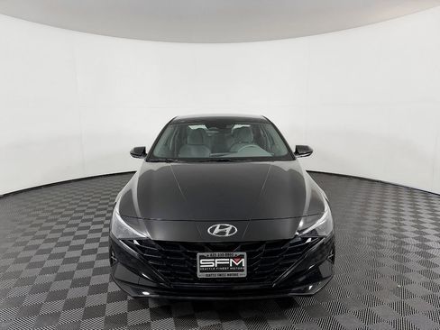 Used 2022 Hyundai Elantra SE FWD image 4