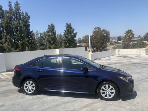 Used 2025 Toyota Corolla LE FWD image 34