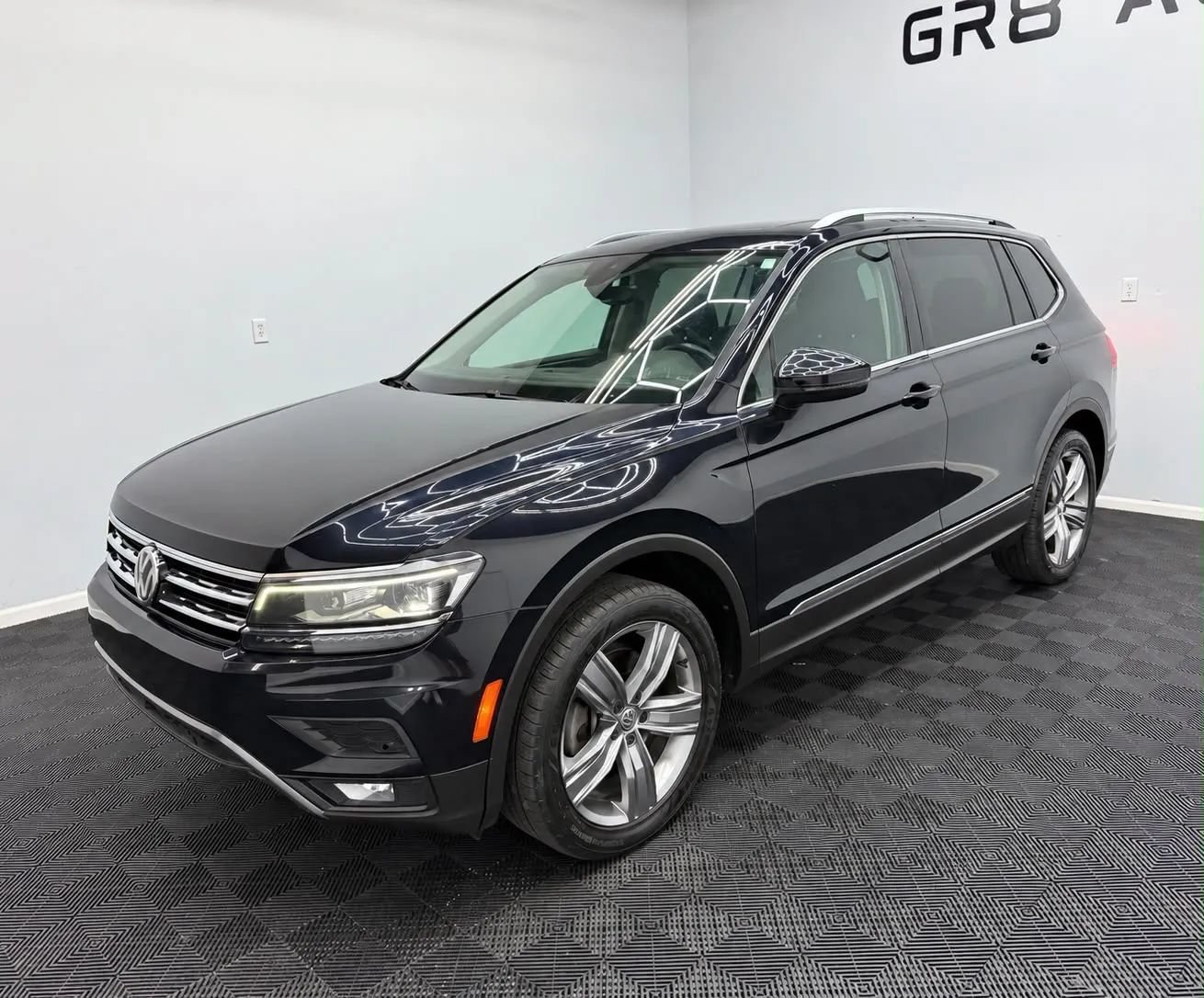 Used 2019 Volkswagen Tiguan SEL Premium AWD/4WD image 3