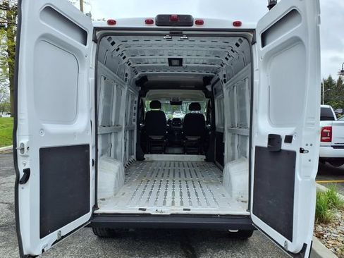 Used 2025 RAM ProMaster 2500 w/ Convenience Group FWD image 10