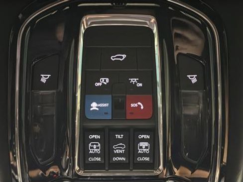 Used 2023 Jeep Grand Cherokee Summit AWD/4WD image 31