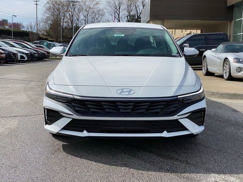 New 2026 Hyundai Elantra SE FWD image 2