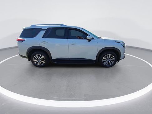 Certified 2022 Nissan Pathfinder SL w/ Lighting Package (N92) image 9