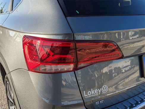 Certified 2023 Volkswagen Taos SE w/ Panoramic Sunroof Package image 9