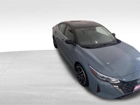 Used 2024 Nissan Sentra SR w/ SR Premium Package image 8