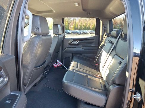 Used 2025 GMC Sierra 1500 SLT image 9