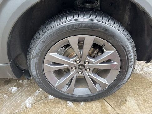 Used 2022 Ford Explorer XLT w/ Equipment Group 202A image 11