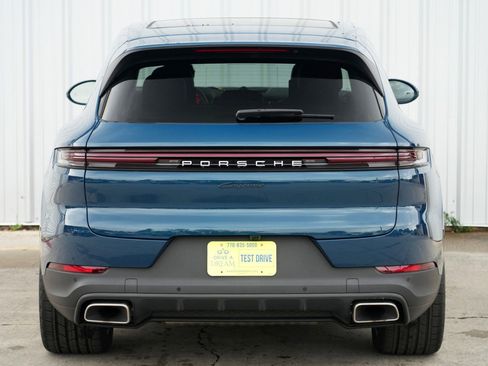 Used 2024 Porsche Cayenne w/ Premium Package image 57