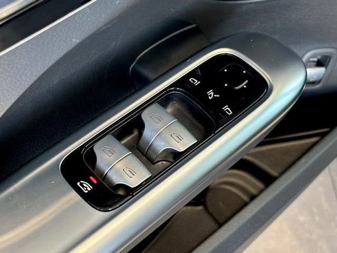 Used 2025 Mercedes-Benz C 300 Sedan image 14