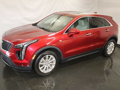 Used 2019 Cadillac XT4 Luxury w/ Cold Weather Package AWD/4WD image 2