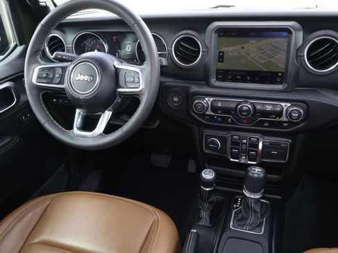 Used 2023 Jeep Wrangler Unlimited Sahara AWD/4WD image 10