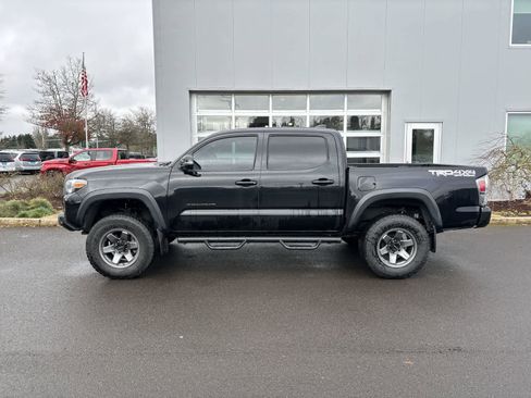 Used 2020 Toyota Tacoma TRD Off-Road w/ Technology Package image 2