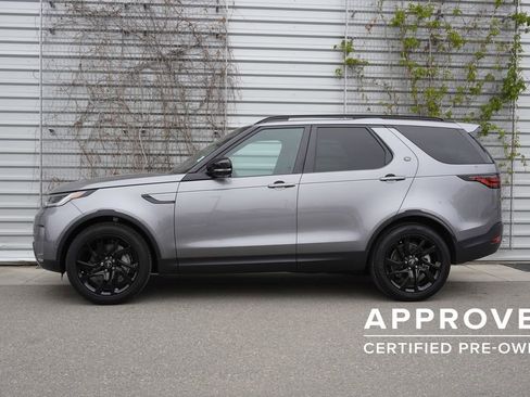 Used 2025 Land Rover Discovery S image 8