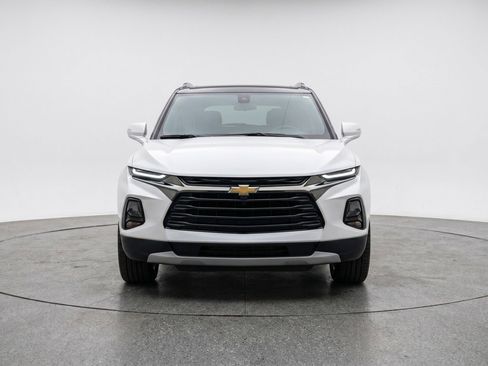 Used 2025 Chevrolet Blazer LT FWD image 2